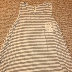 Sleeveless tunic